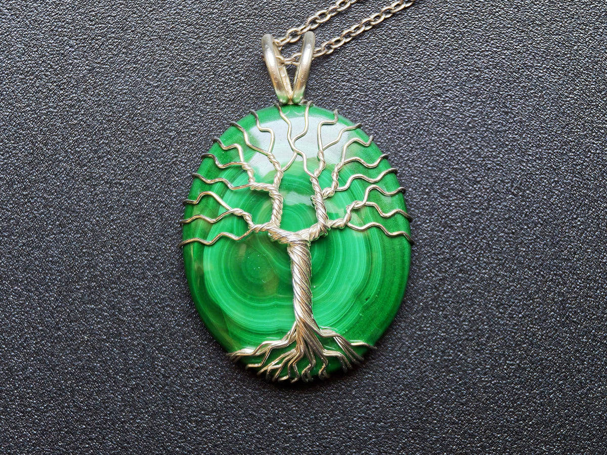Tree pendant with a malachite gemstone