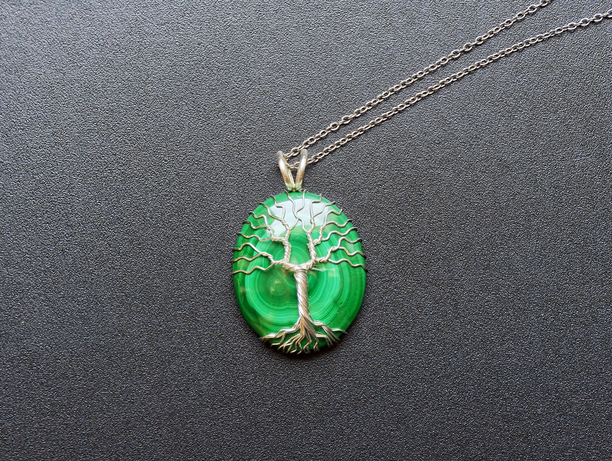 Tree pendant with a malachite gemstone