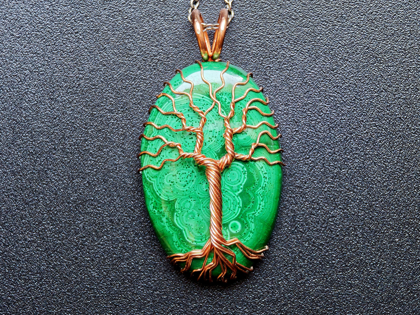 Tree pendant with a malachite gemstone