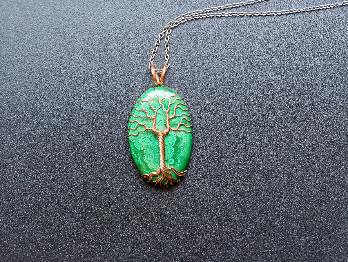 Tree pendant with a malachite gemstone