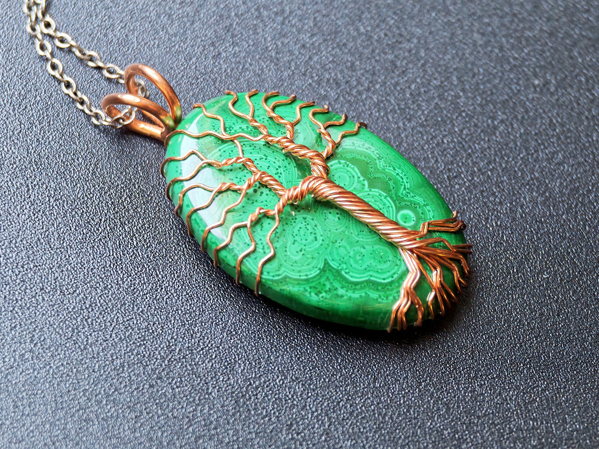 Tree pendant with a malachite gemstone