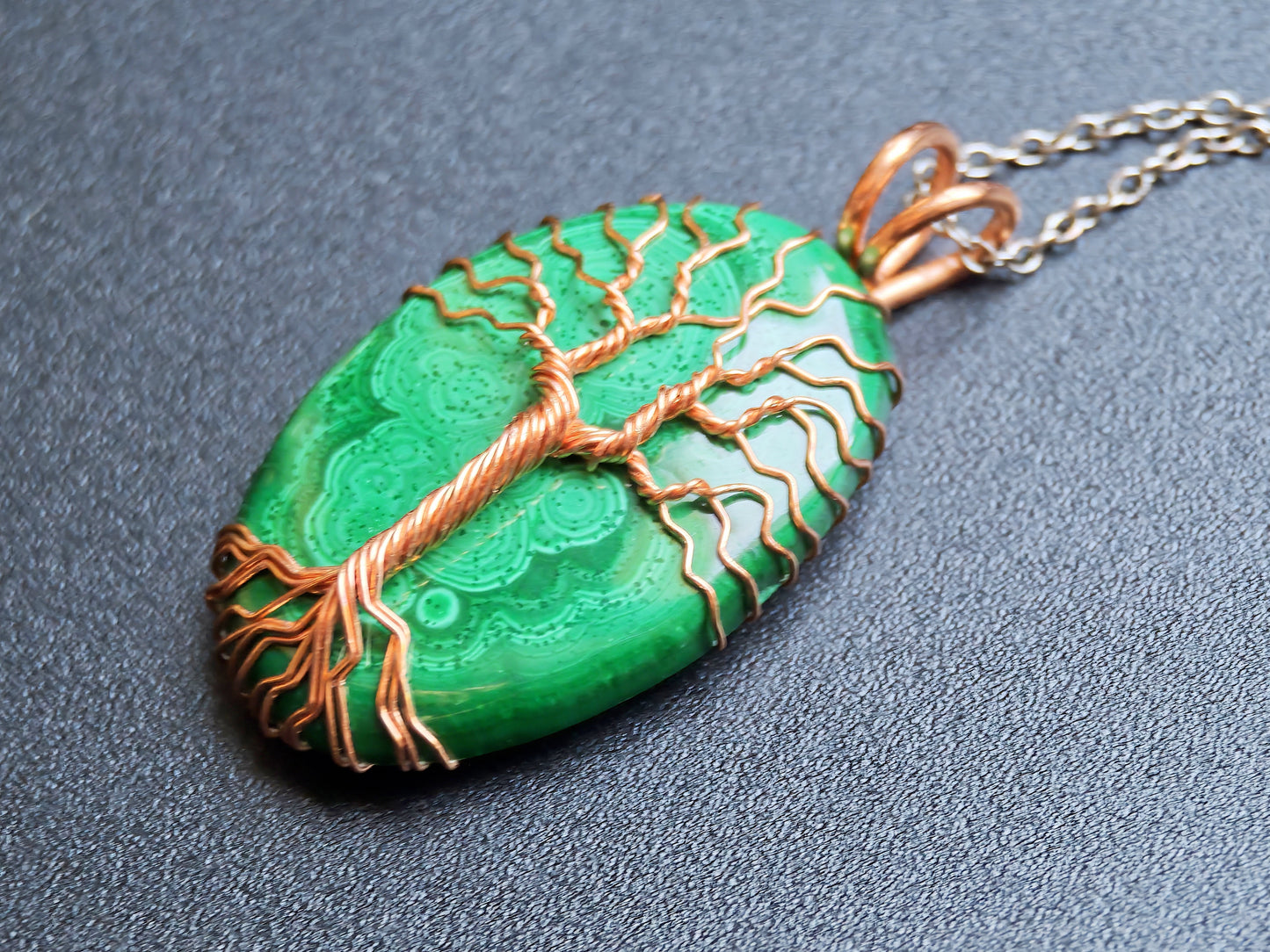 Tree pendant with a malachite gemstone