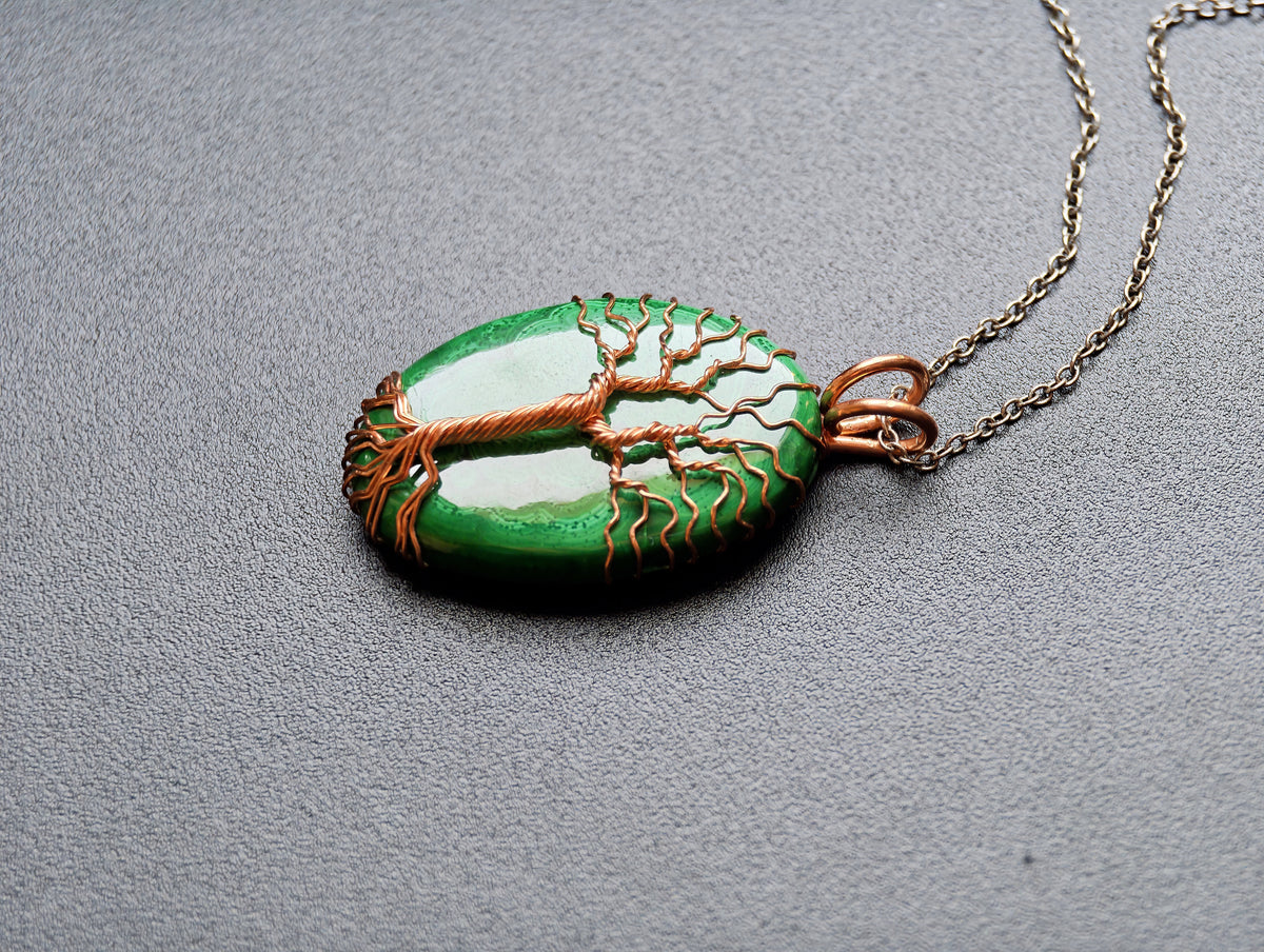 Tree pendant with a malachite gemstone