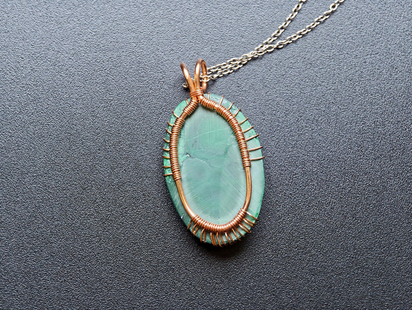 Tree pendant with a malachite gemstone