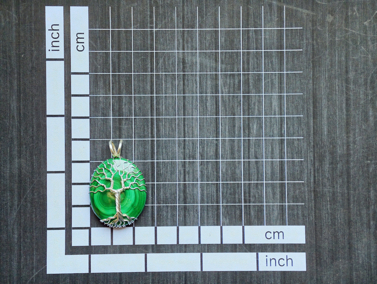 Tree pendant with a malachite gemstone