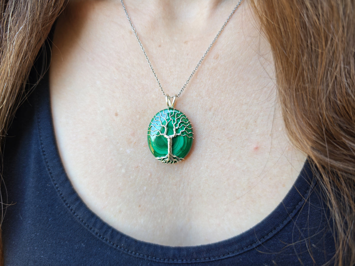Tree pendant with a malachite gemstone