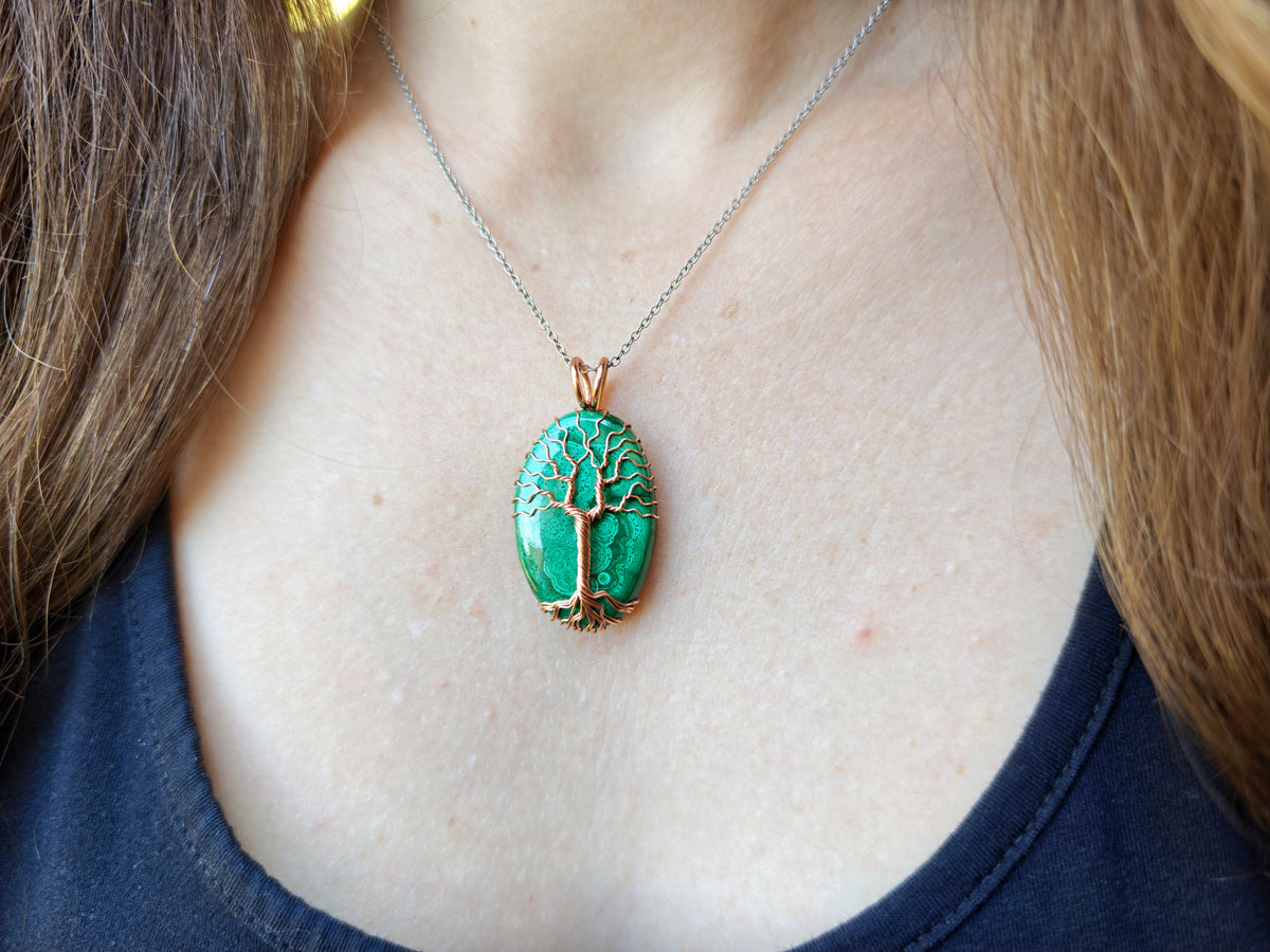 Tree pendant with a malachite gemstone