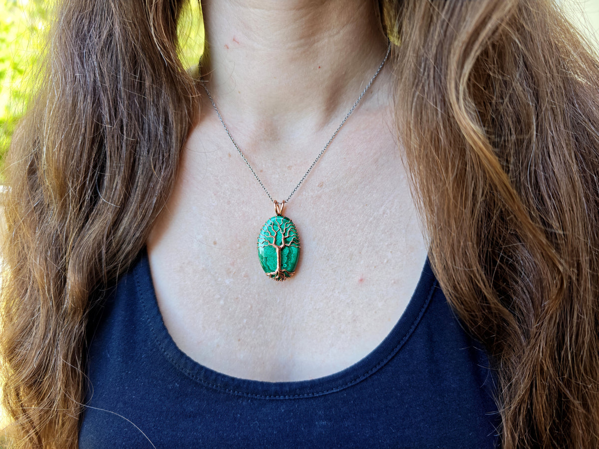 Tree pendant with a malachite gemstone