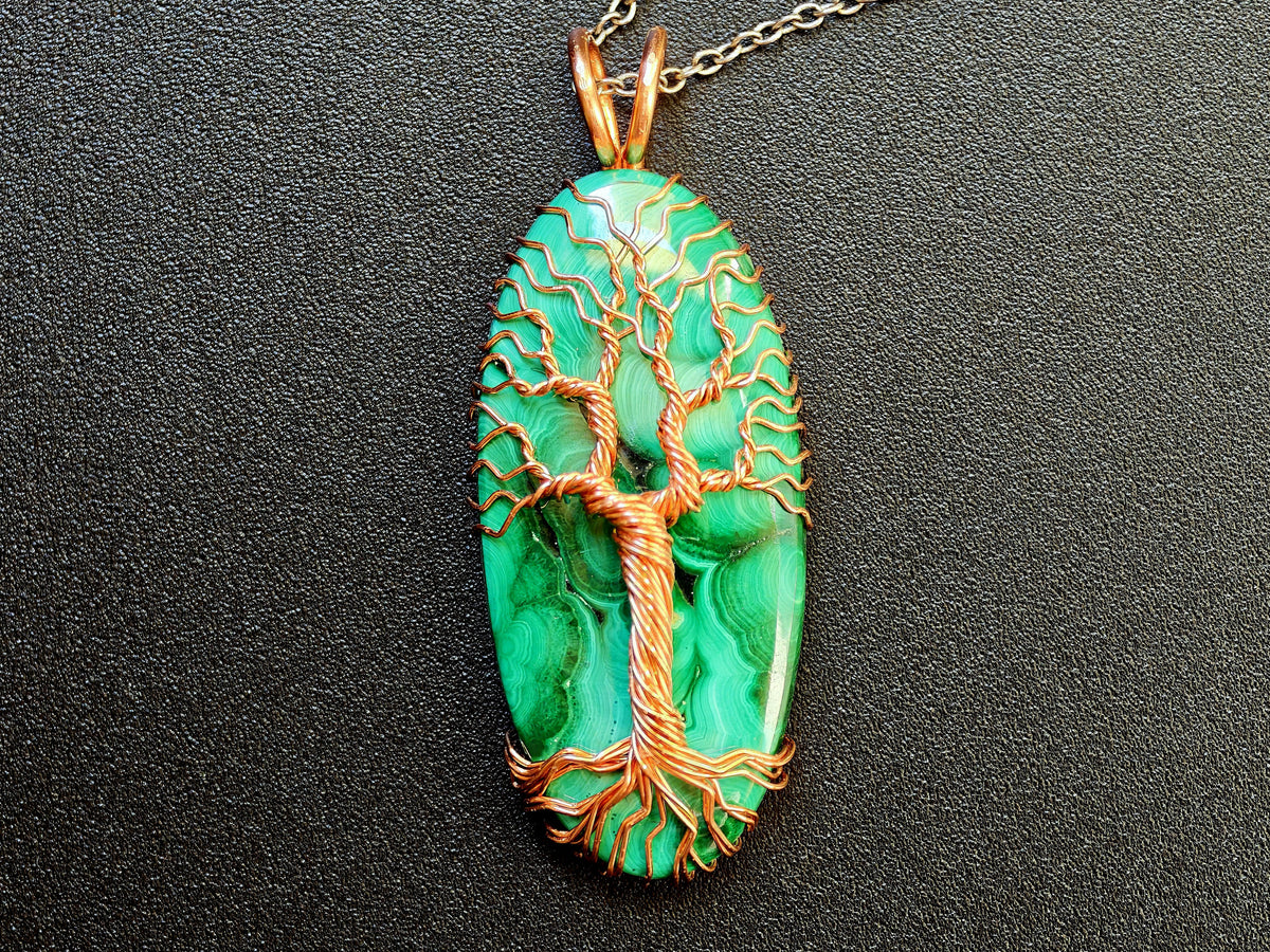 Tree pendant with a malachite gemstone