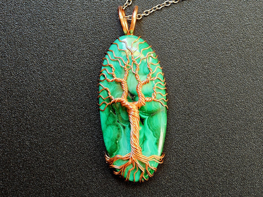 Tree pendant with a malachite gemstone