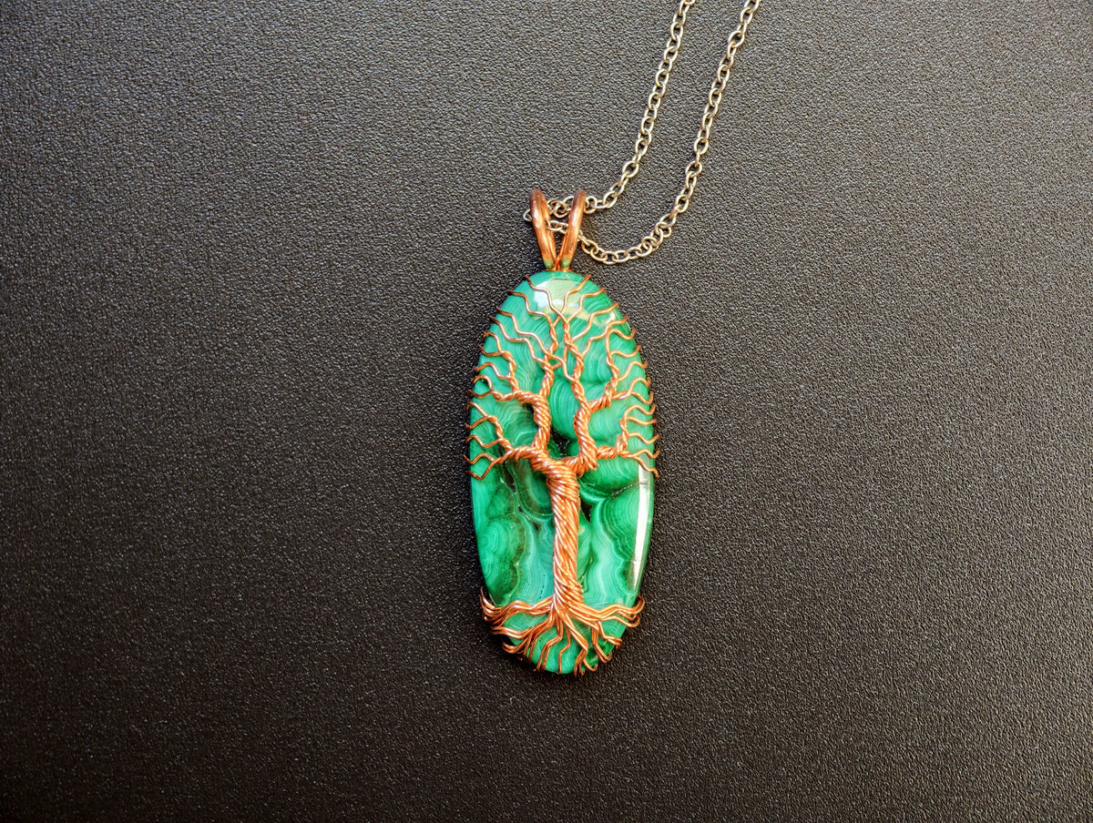Tree pendant with a malachite gemstone