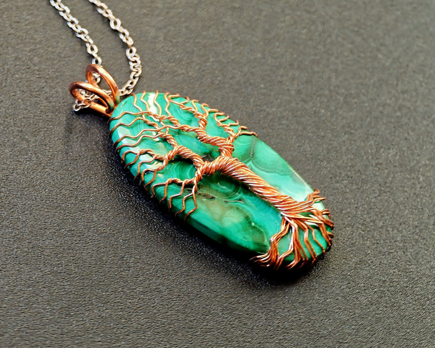 Tree pendant with a malachite gemstone