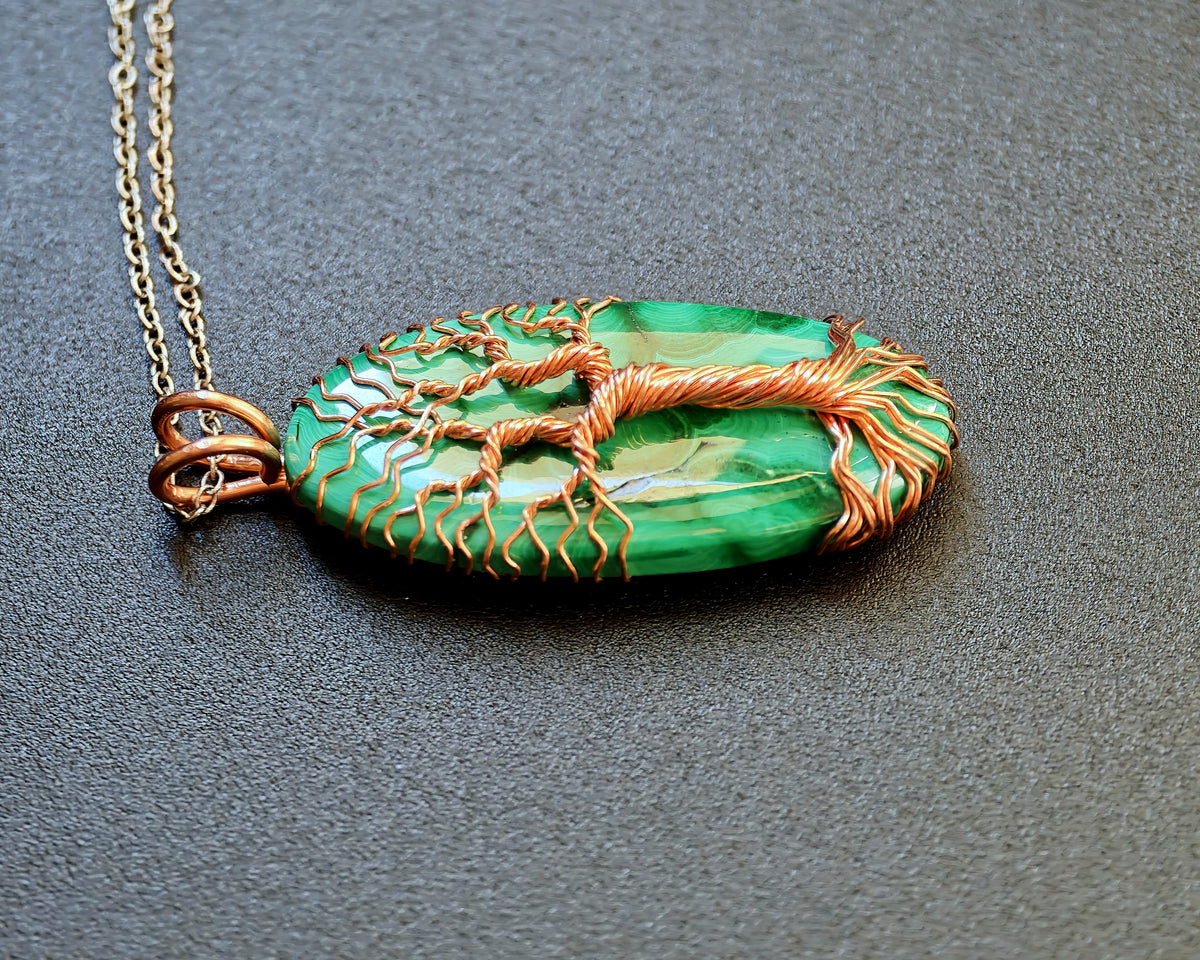 Tree pendant with a malachite gemstone