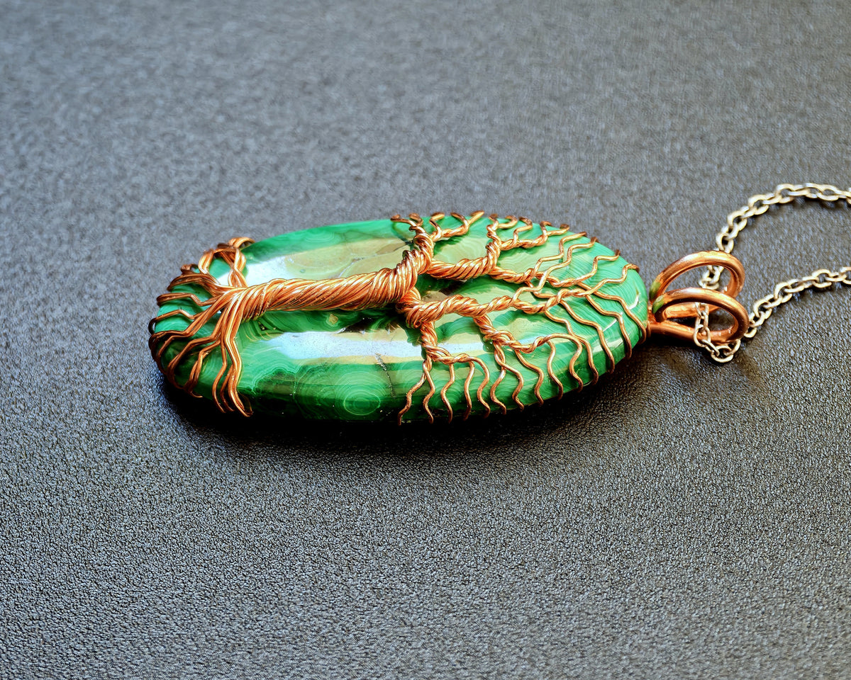 Tree pendant with a malachite gemstone