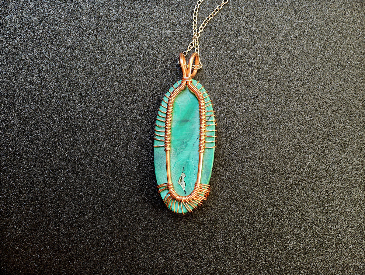 Tree pendant with a malachite gemstone