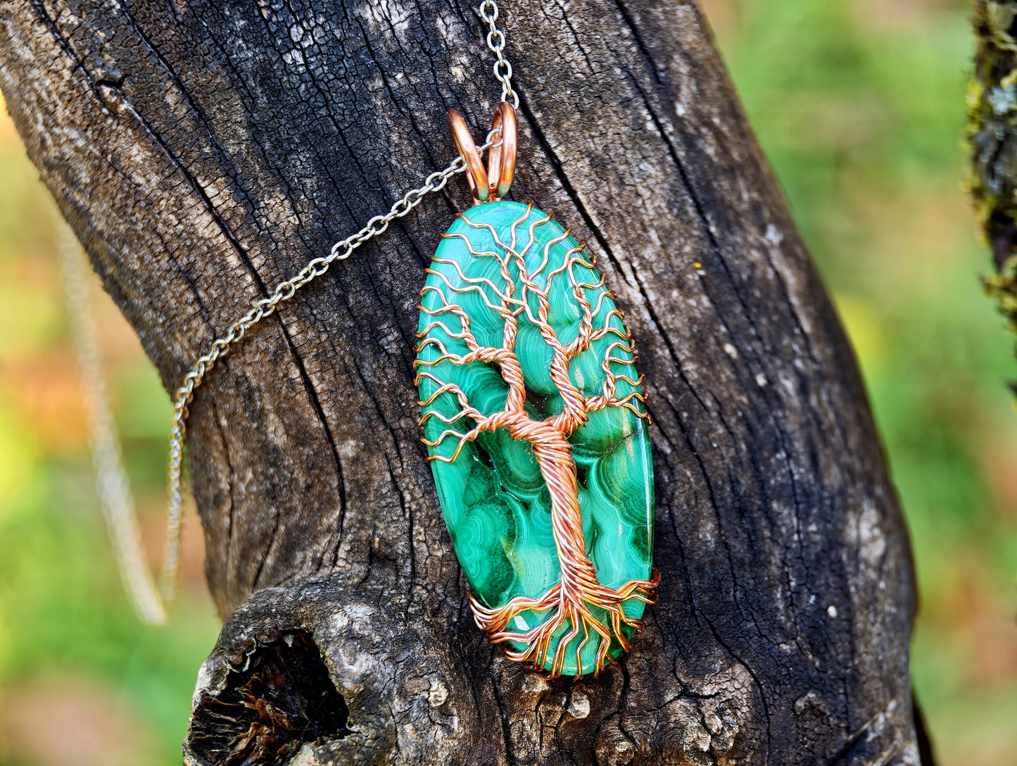 Tree pendant with a malachite gemstone