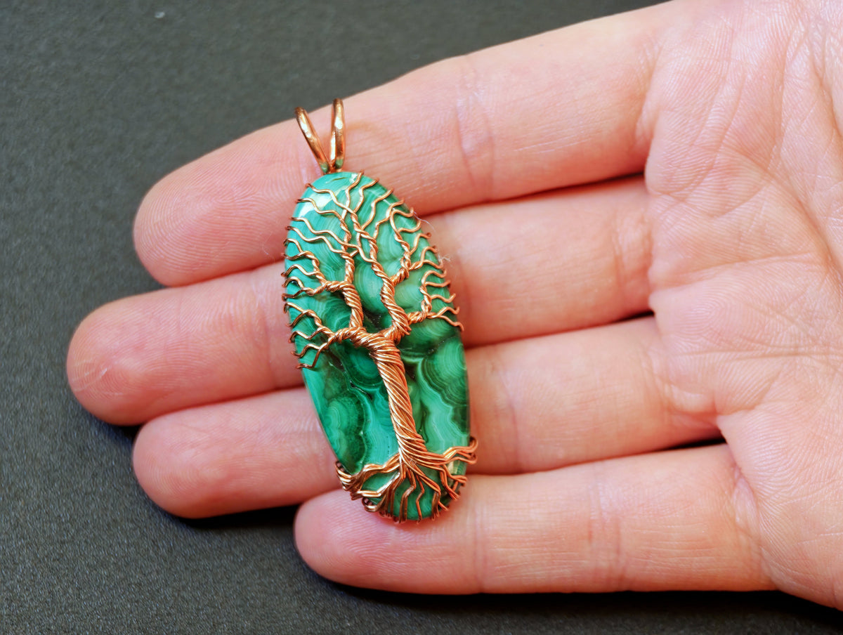 Tree pendant with a malachite gemstone