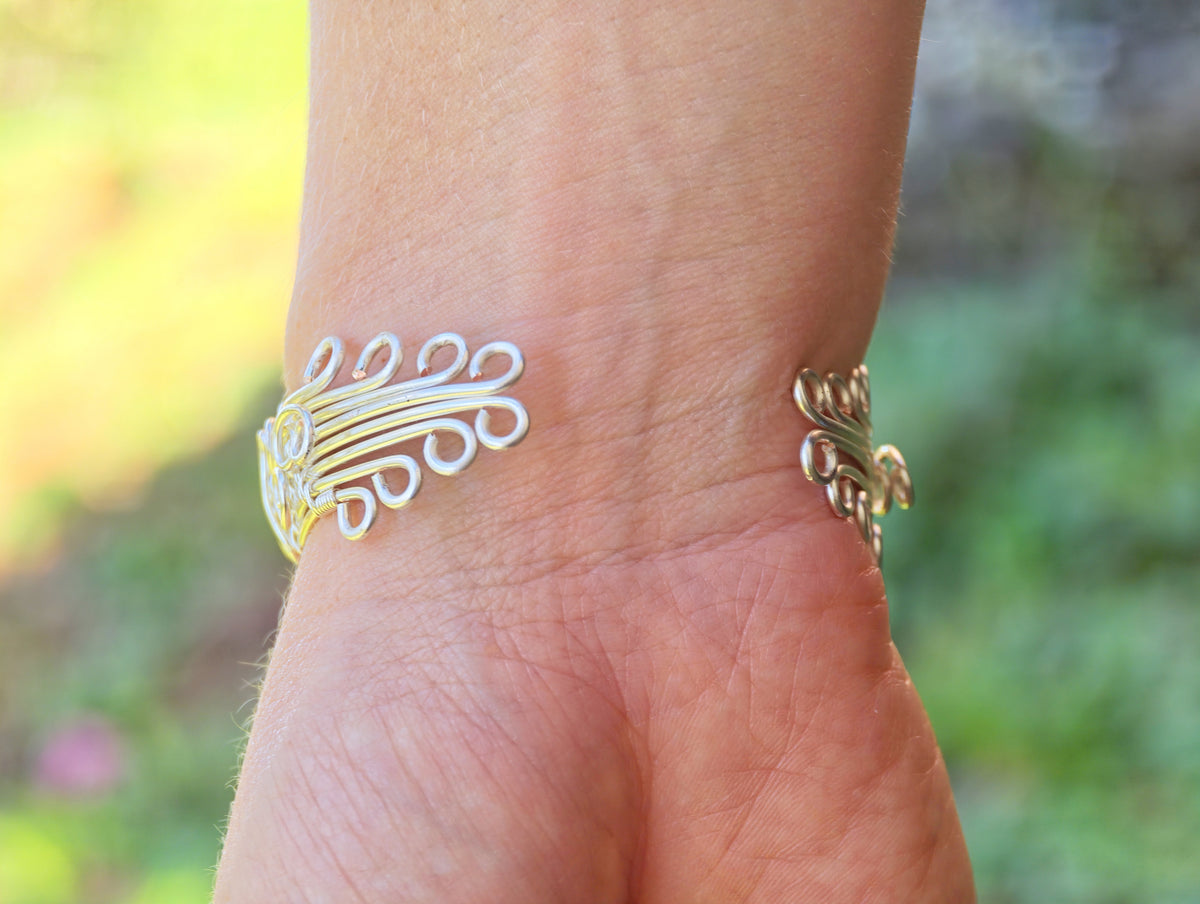 Cuff tree bracelet with a labradorite gemstone