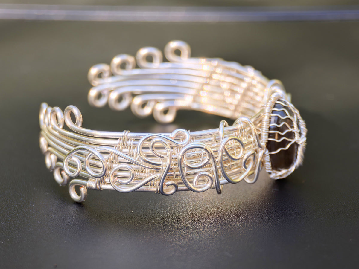 Cuff tree bracelet with a labradorite gemstone