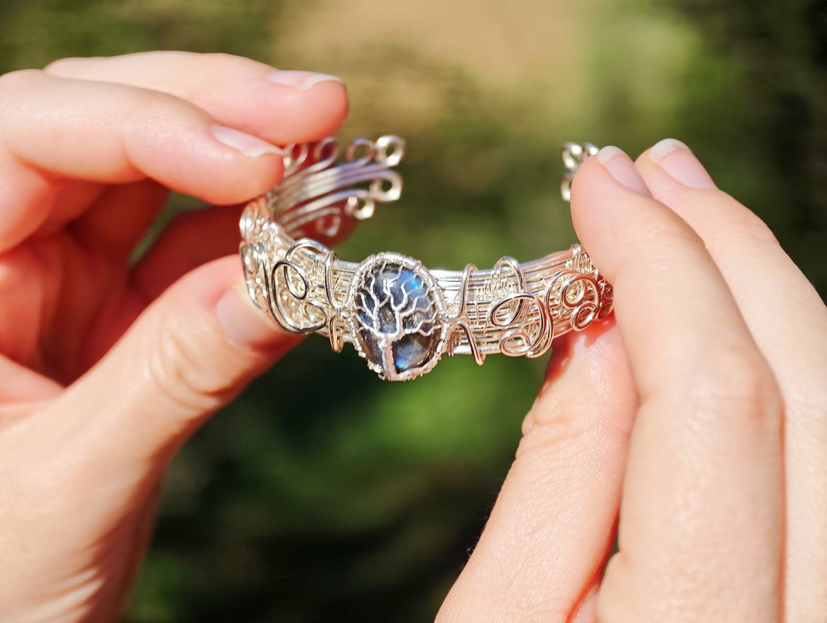 Cuff tree bracelet with a labradorite gemstone