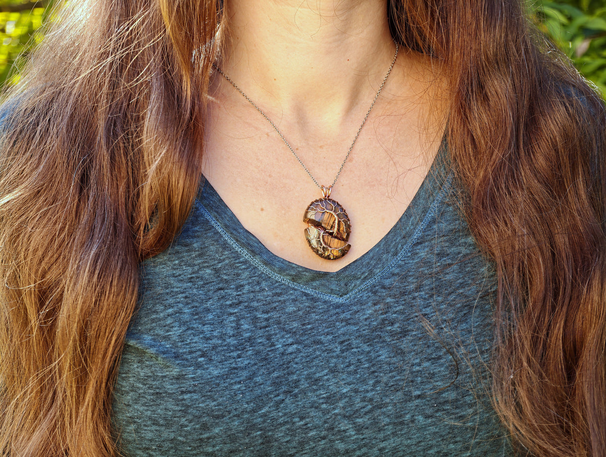 Tree pendant with a broken labradorite gemstone