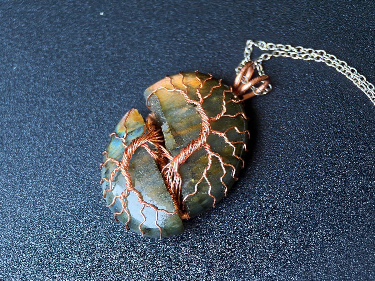 Tree pendant with a broken labradorite gemstone