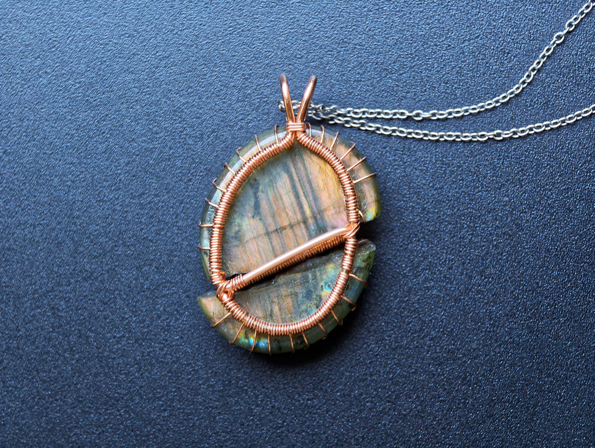 Tree pendant with a broken labradorite gemstone