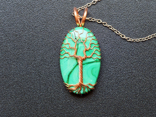 Tree pendant with a malachite gemstone