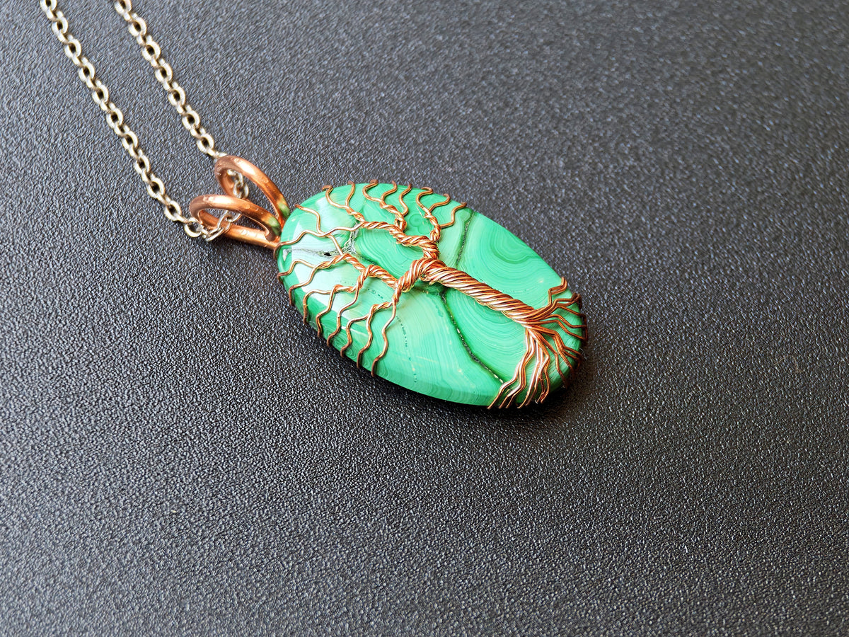 Tree pendant with a malachite gemstone