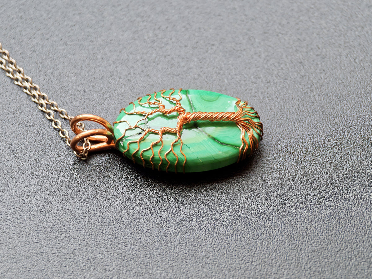 Tree pendant with a malachite gemstone
