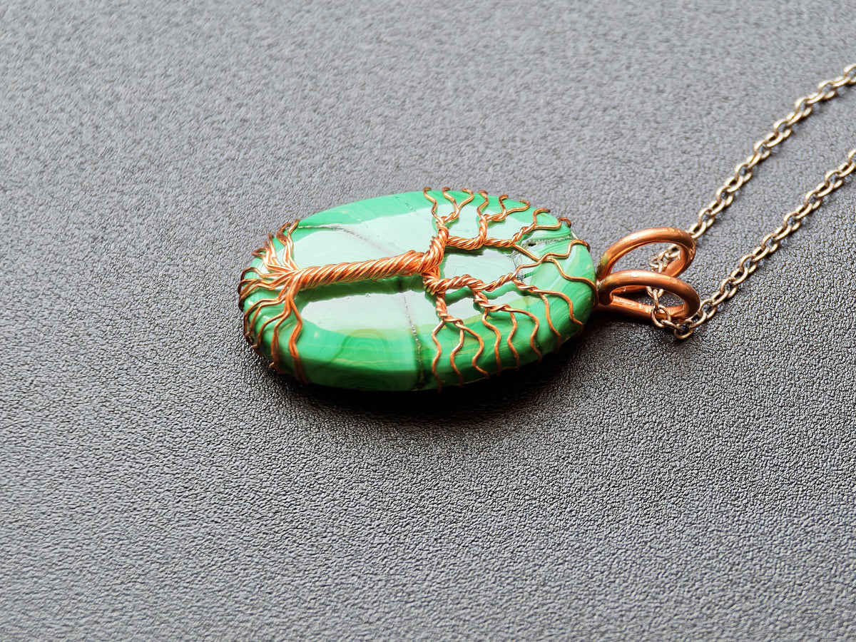 Tree pendant with a malachite gemstone