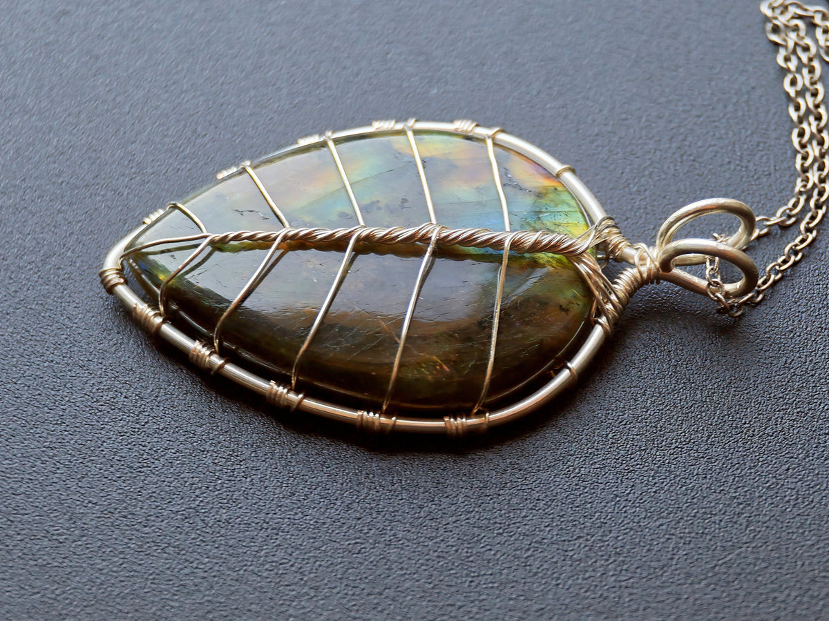 Leaf pendant with a labradorite gemstone