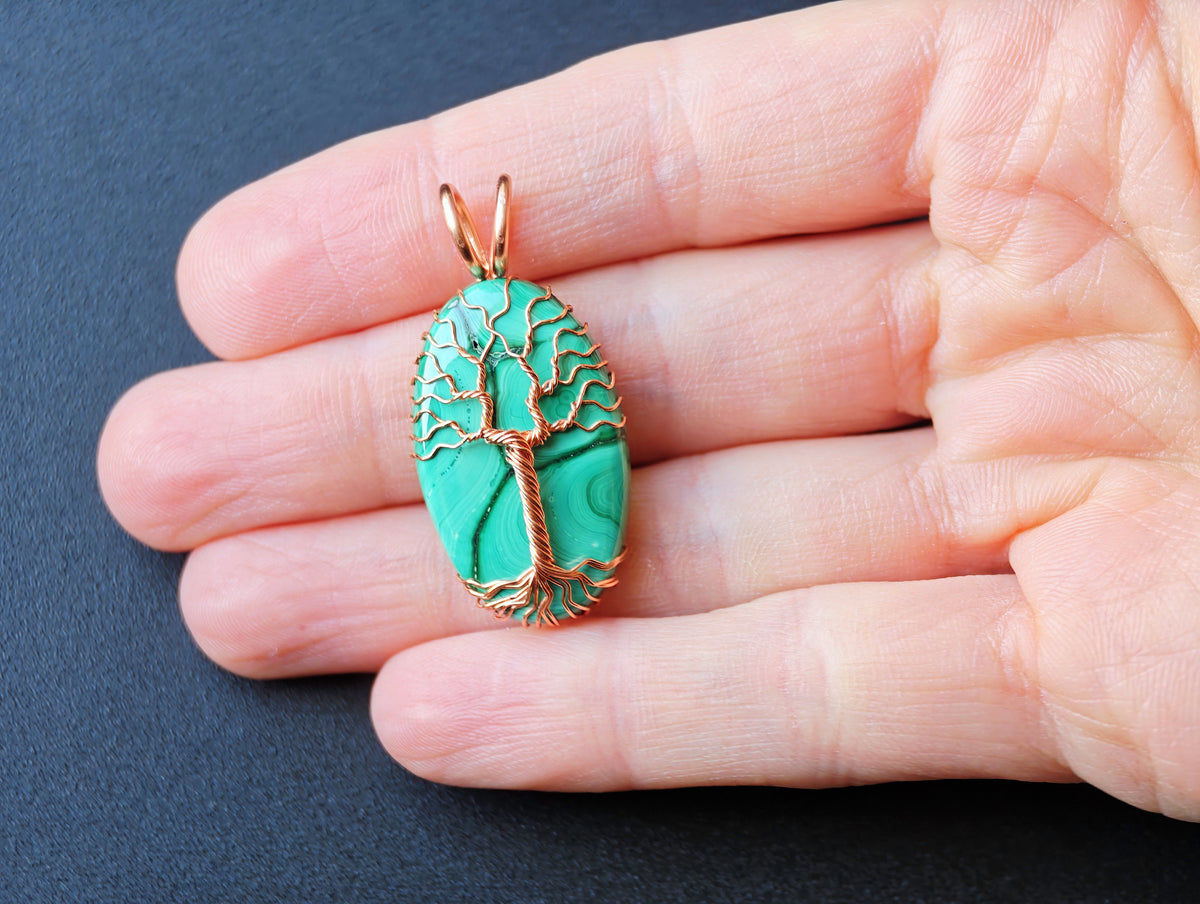 Tree pendant with a malachite gemstone
