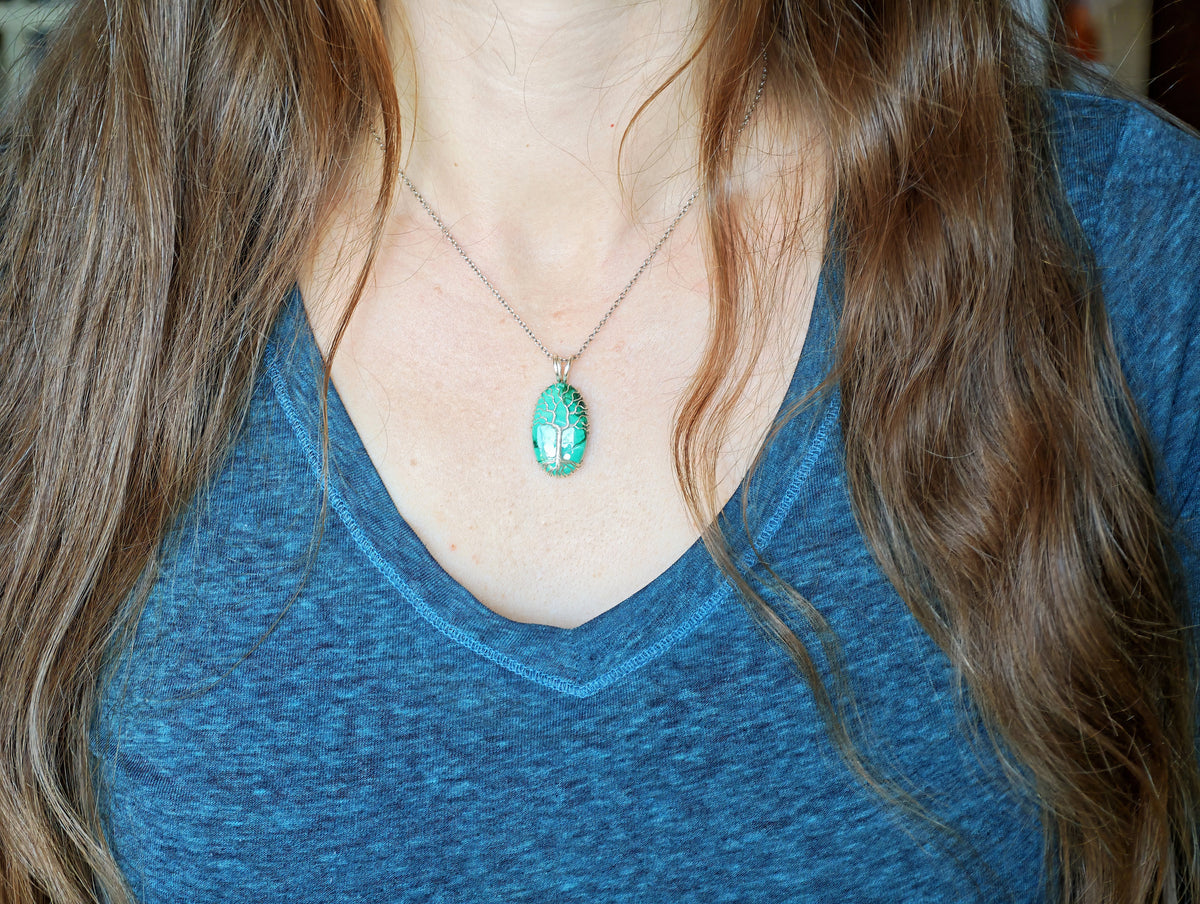 Tree pendant with a malachite gemstone