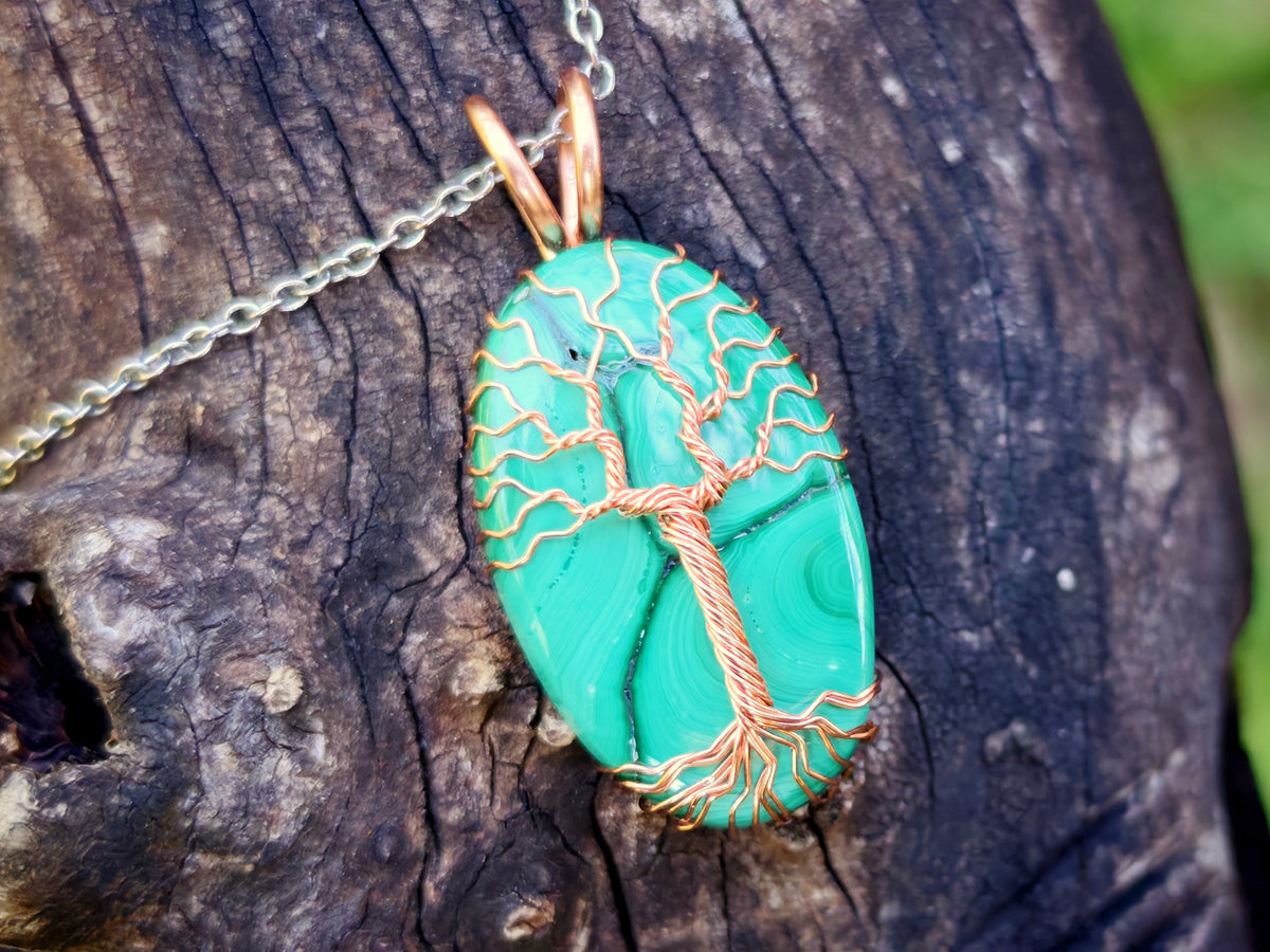 Tree pendant with a malachite gemstone