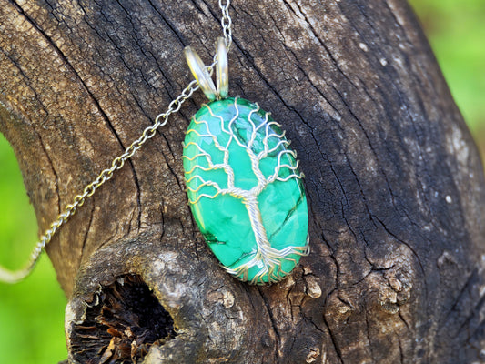 Tree pendant with a malachite gemstone
