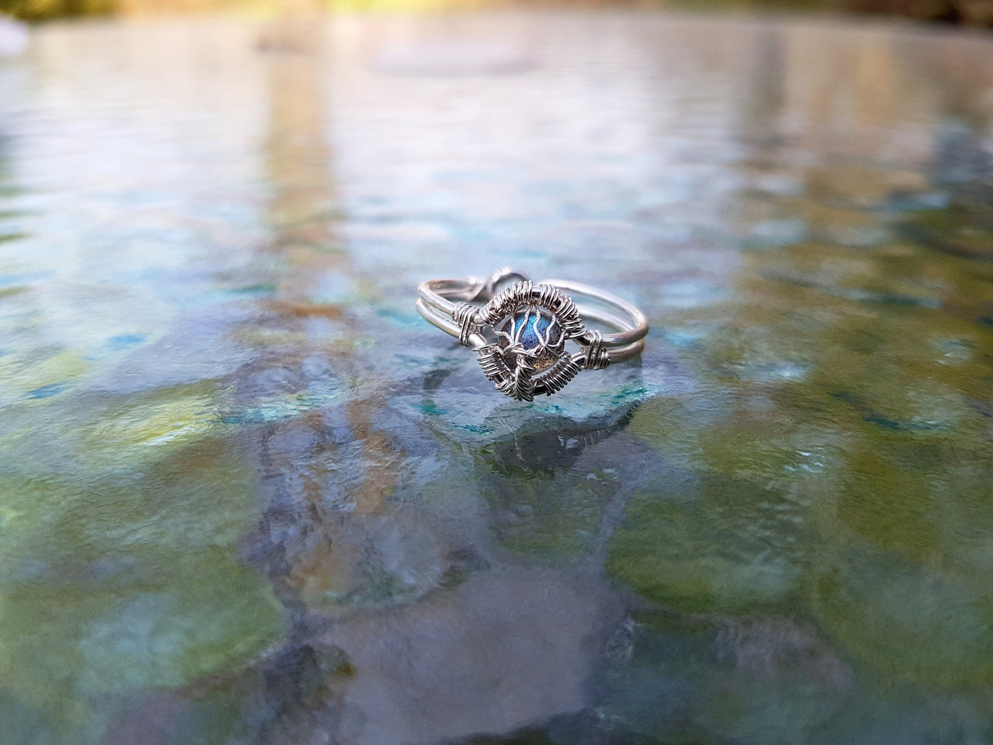 Tree ring with a labradorite gemstone