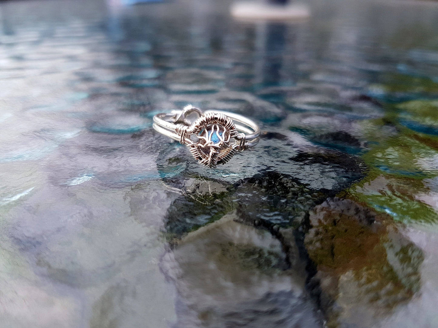 Tree ring with a labradorite gemstone