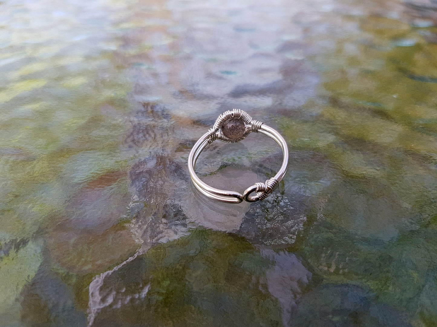 Tree ring with a labradorite gemstone