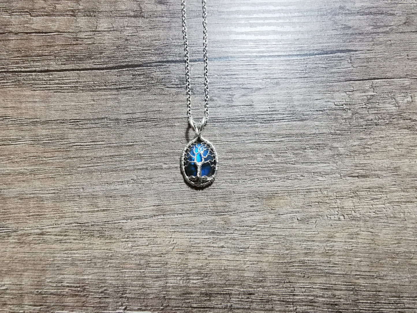 Tree pendant with a labradorite gemstones
