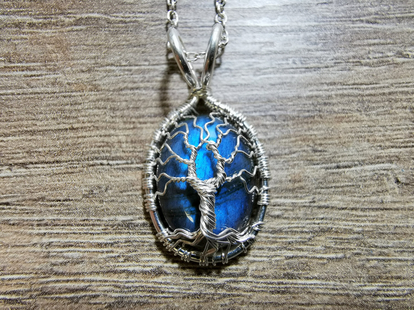 Tree pendant with a labradorite gemstones
