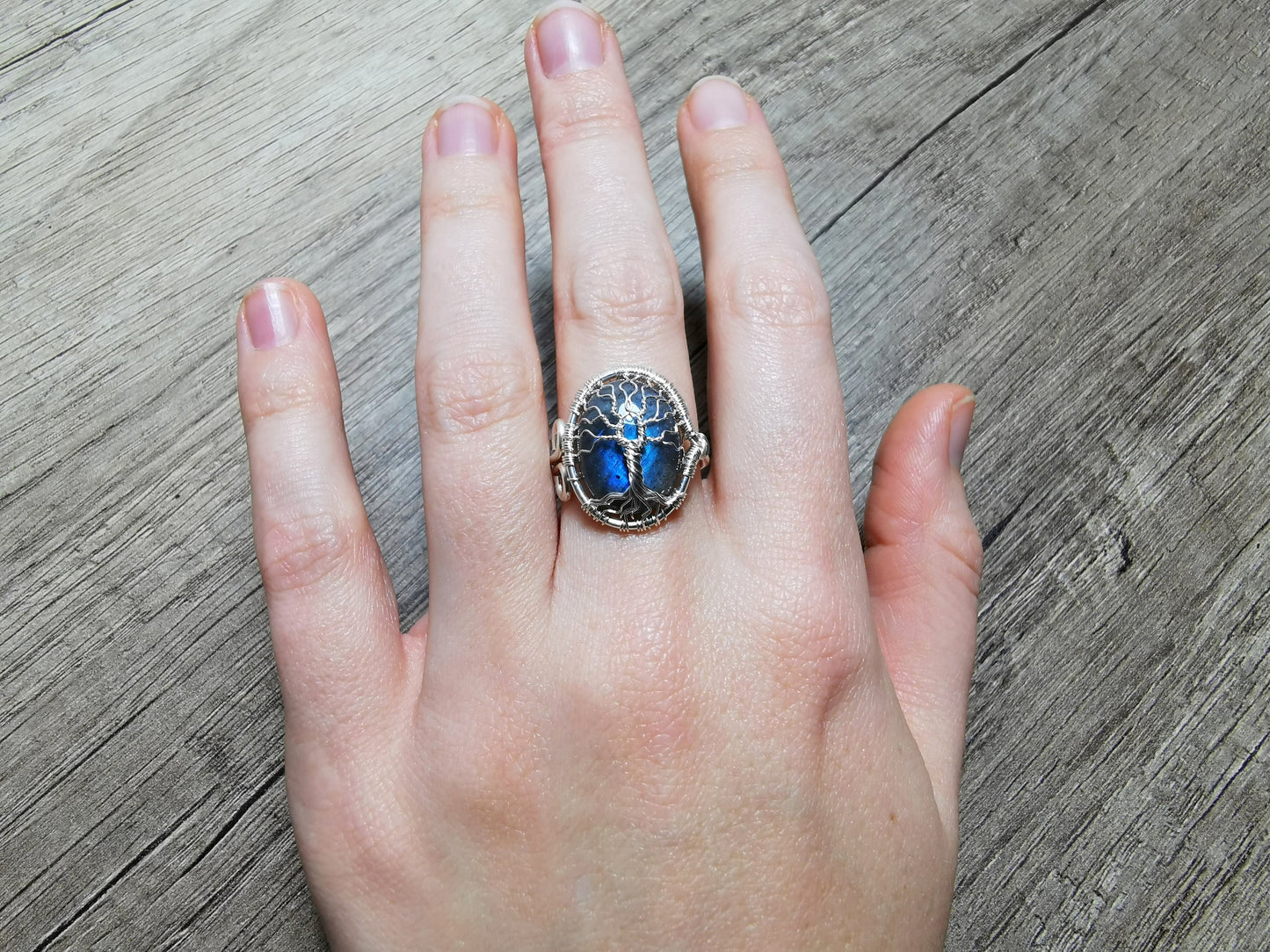 Tree ring with a labradorite gemstone