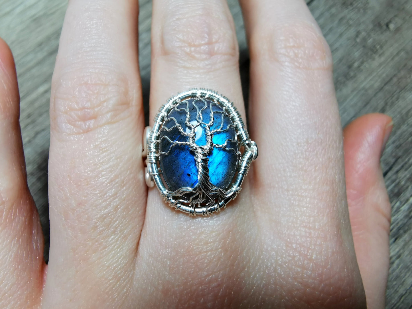 Tree ring with a labradorite gemstone