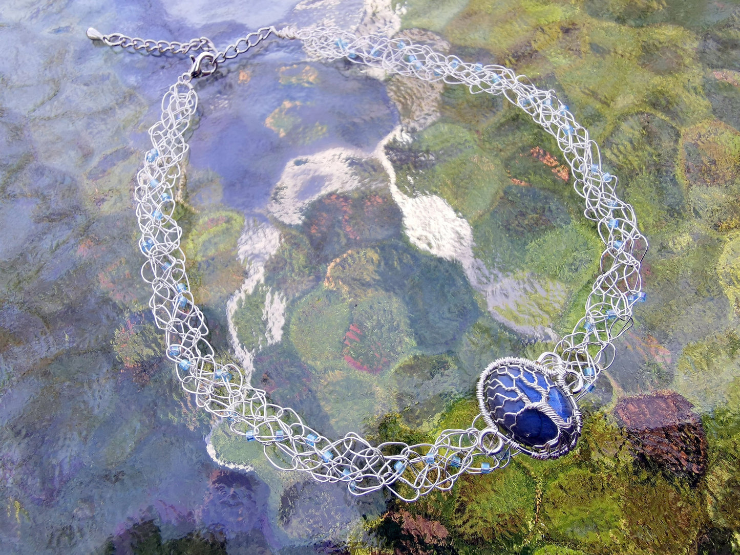 Wire crochet choker with a labradorite gemstone