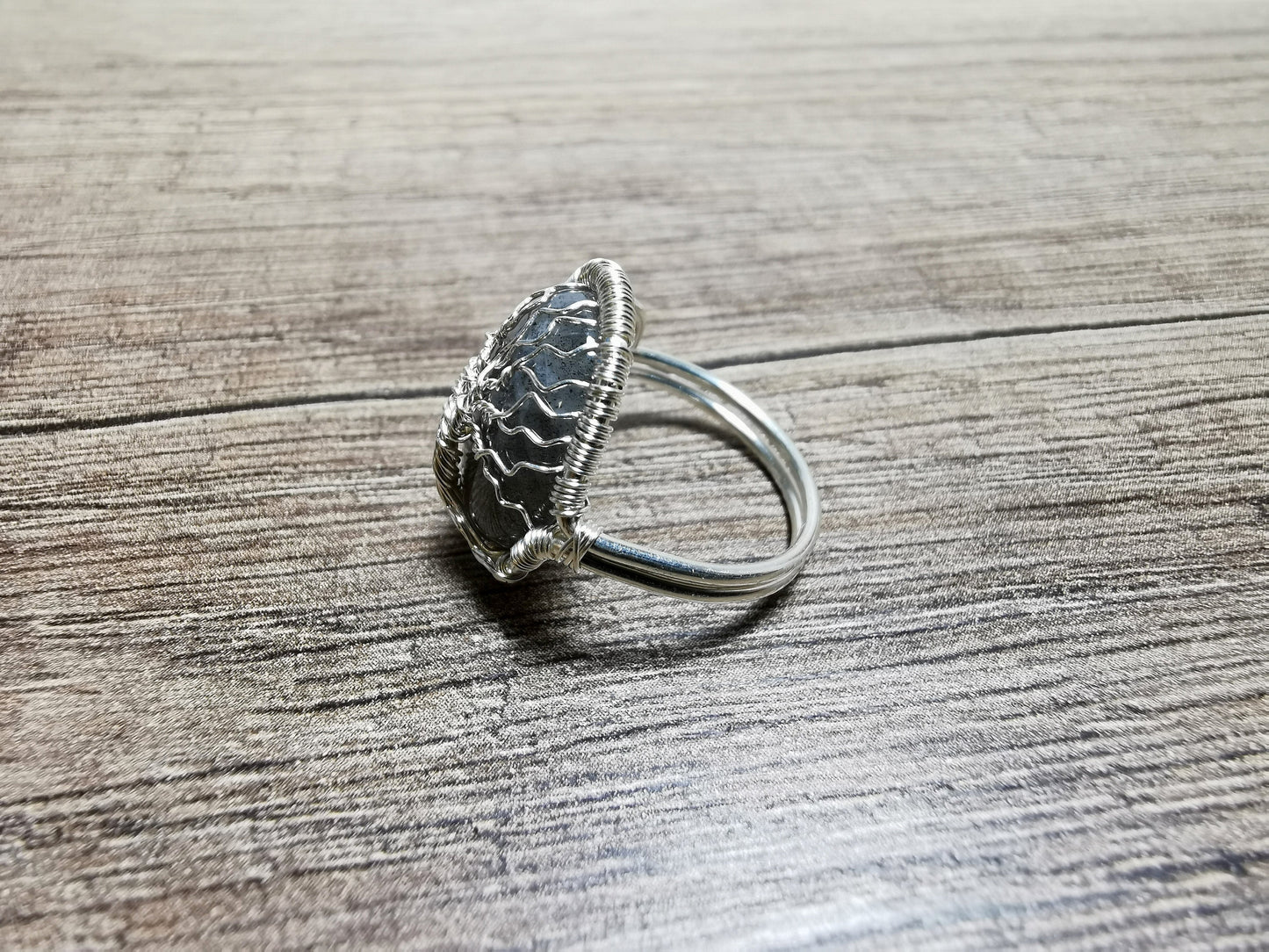 Tree ring with a labradorite gemstone