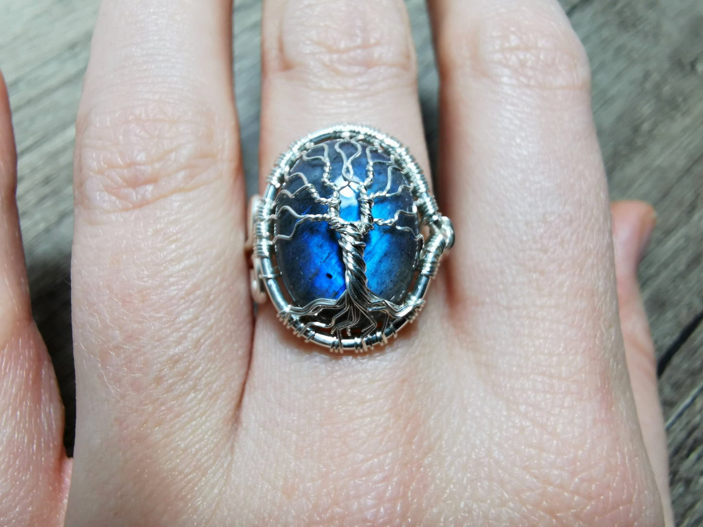 Tree ring with a labradorite gemstone