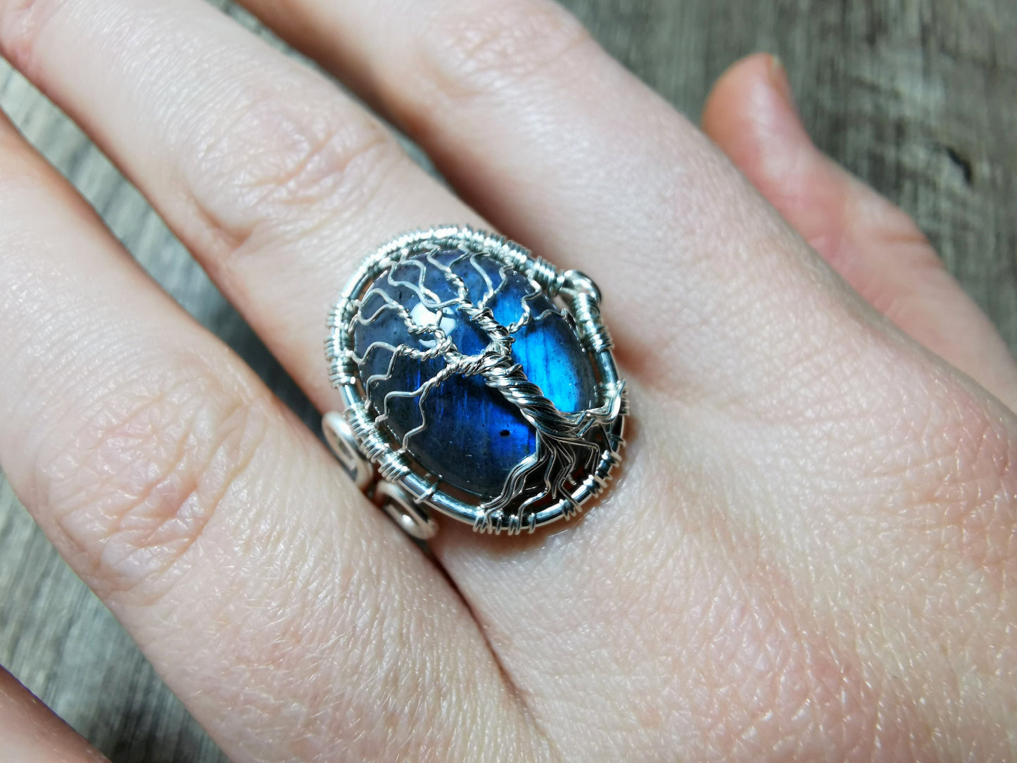 Tree ring with a labradorite gemstone