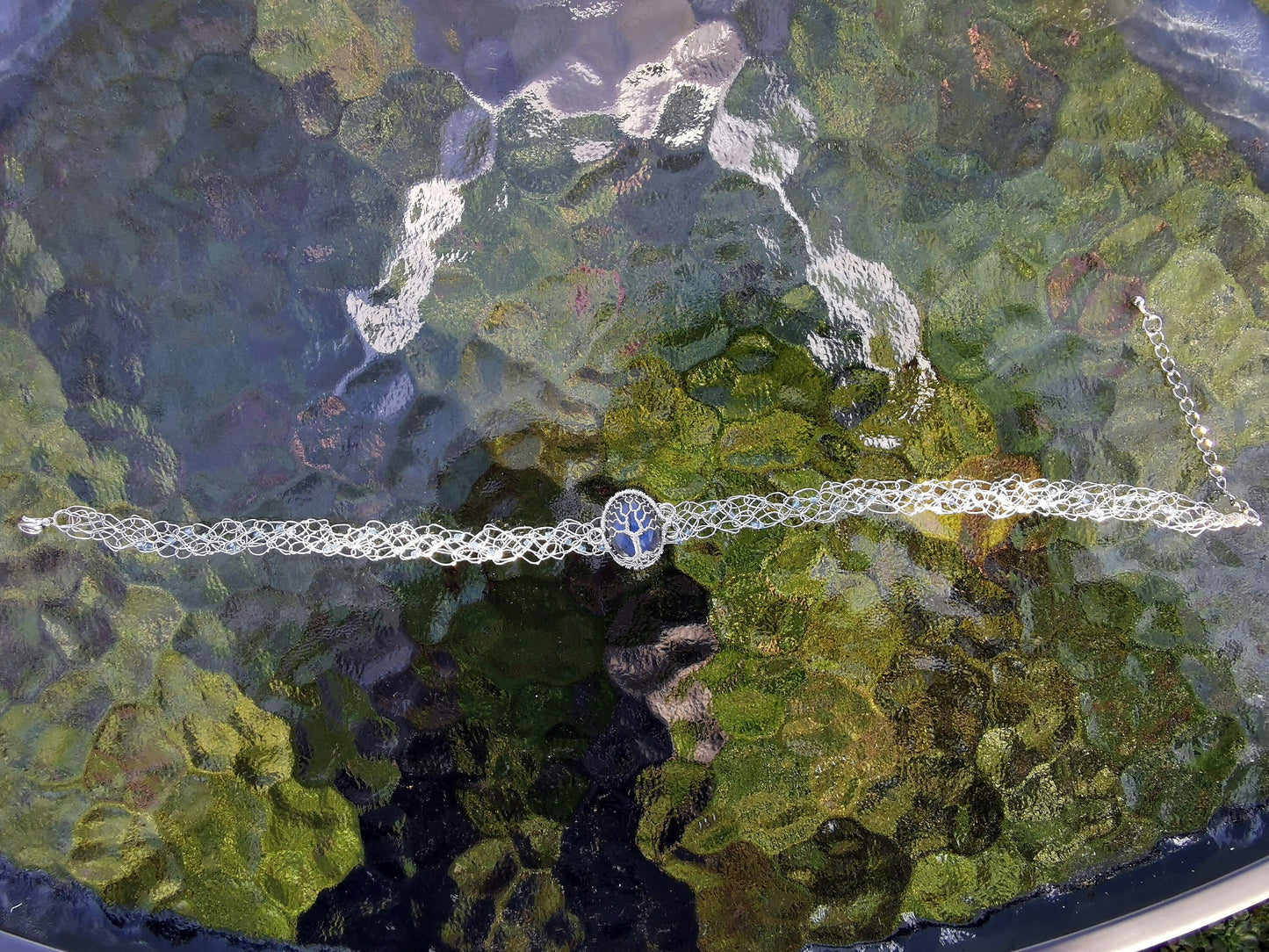 Wire crochet choker with a labradorite gemstone