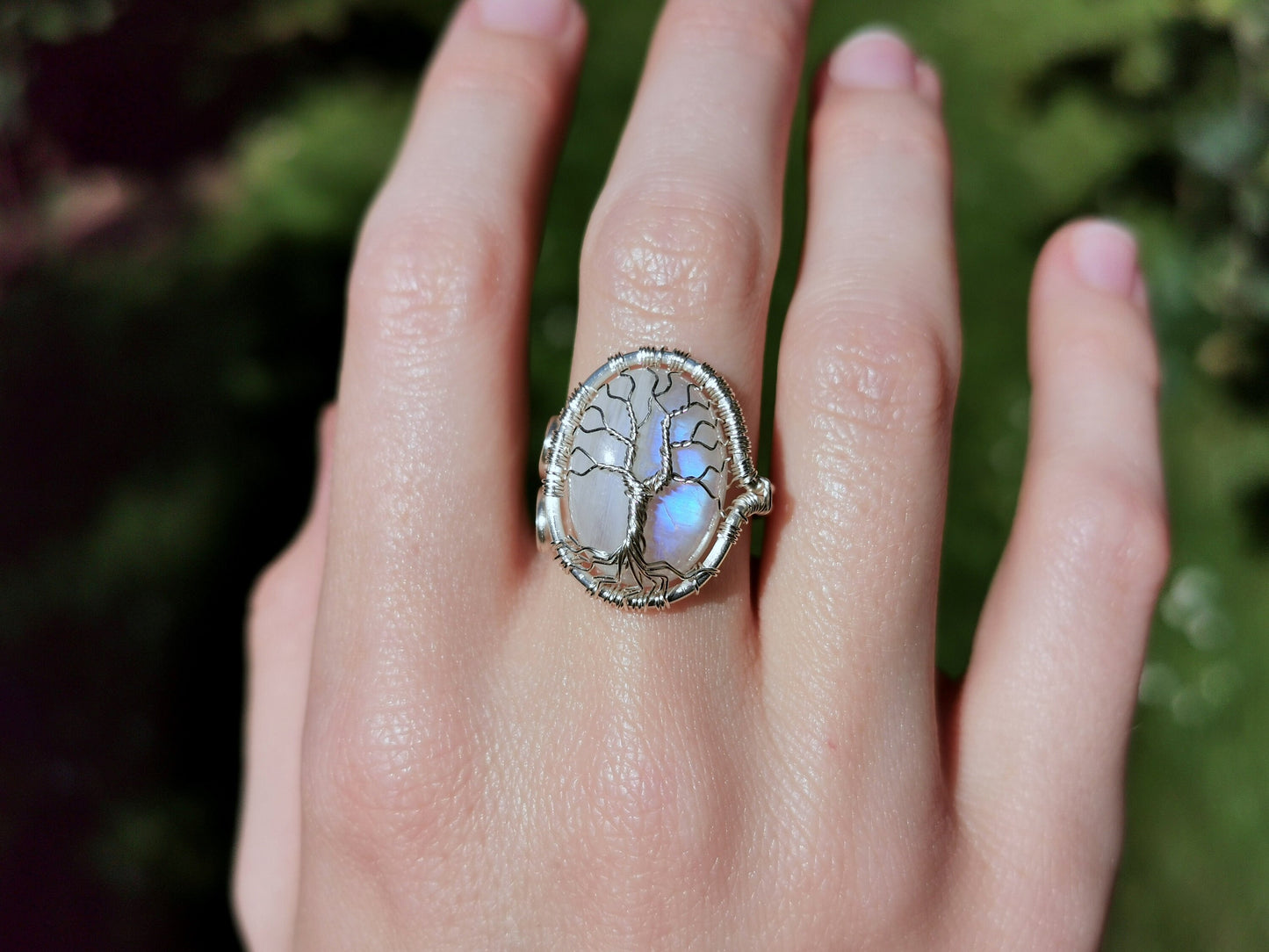 Tree ring with a moonstone