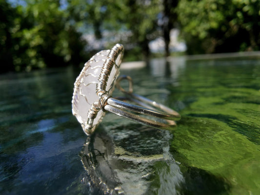 Tree ring with a moonstone